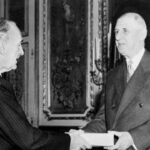 Le président français Charles de Gaulle a fait partie des candidats cités pour le prix Nobel de littérature en 1963