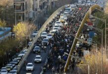 فیگارو : مردم ایران به آخر خط رسیدهاند، موج اعتراضها از بازار تا دانشگاهها